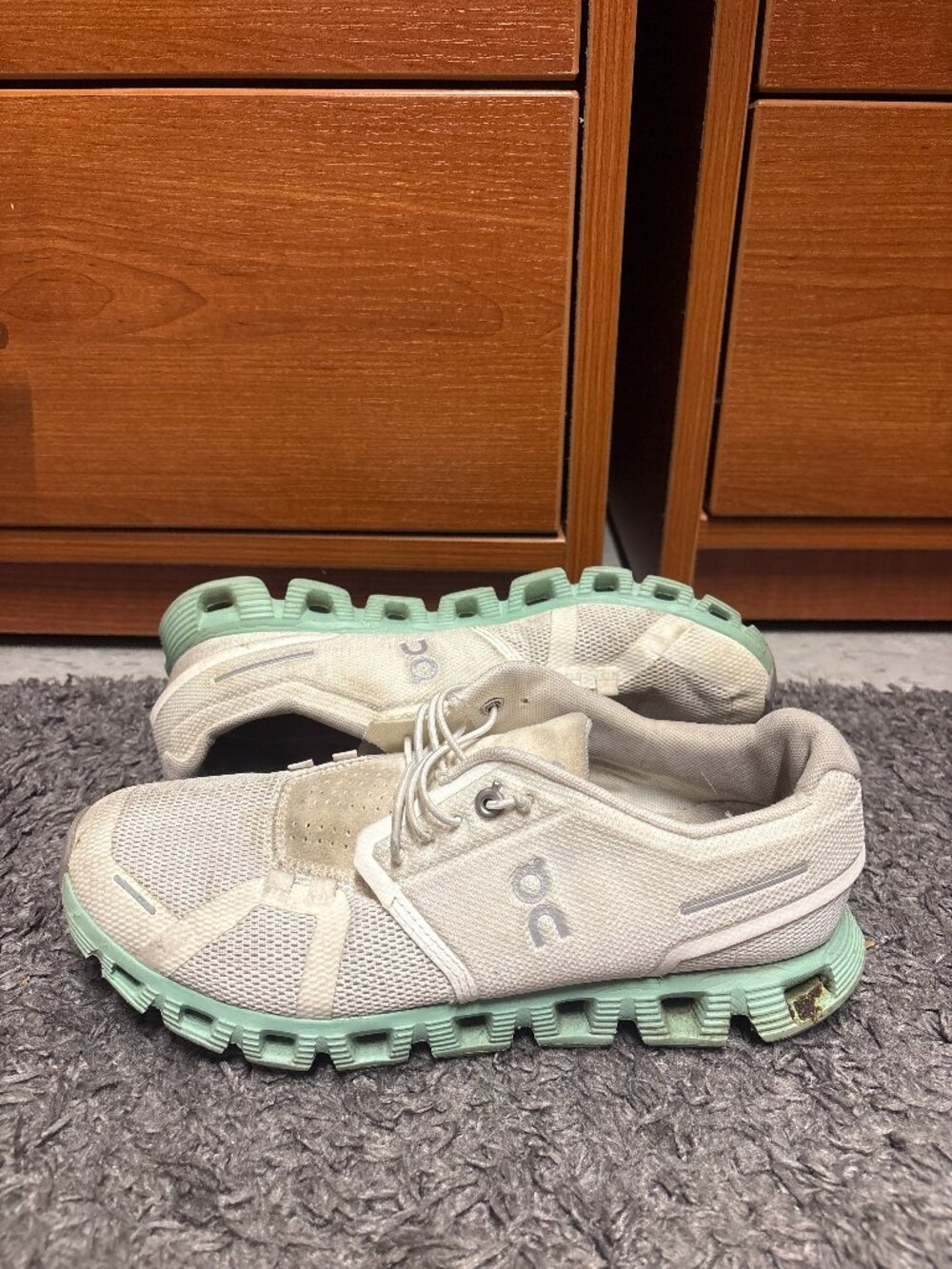 On Women's Cloud 5 Size 8 Terry Sneakers Glacier/White Running/Walking Shoes